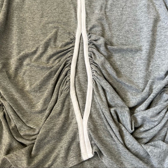 𝅺vince Camuto gray sleeveless blouse with two front cut outs, medium - Picture 5 of 10